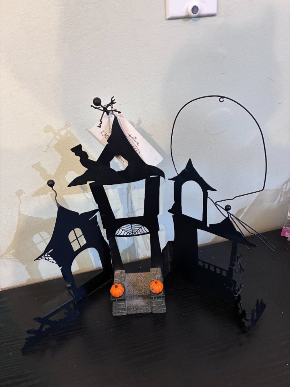 VINTAGE HALLMARK 2003 1300 OLD OAK ROAD HAUNTED HOUSE ORNAMENT HOLDER DISPLAY